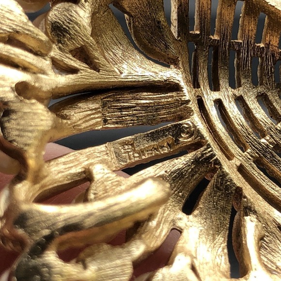 Crown Trifari Basket Brooch 1960s Faux Pearl Bouquet Gold Tone TV & Book Piece - Picture 4 of 6